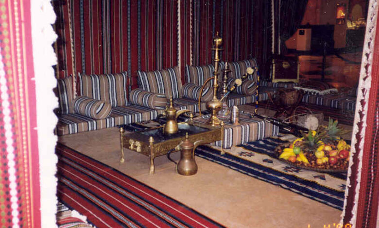 the role of majlis in shaping Qatari social traditions
